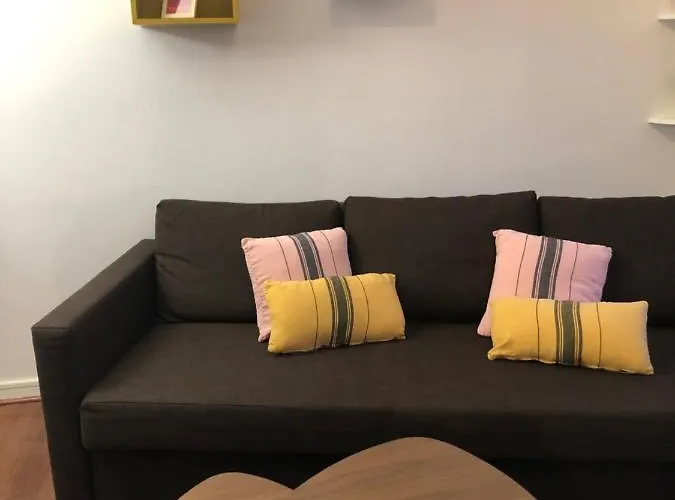 Cosy, En Rez De Chaussee, En Plein Centre De Les Bains *